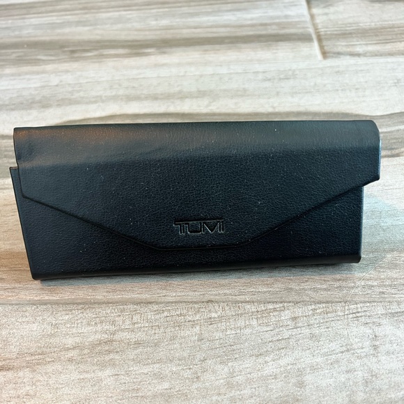 Tumi aviator sunglasses NWT - Picture 3 of 5